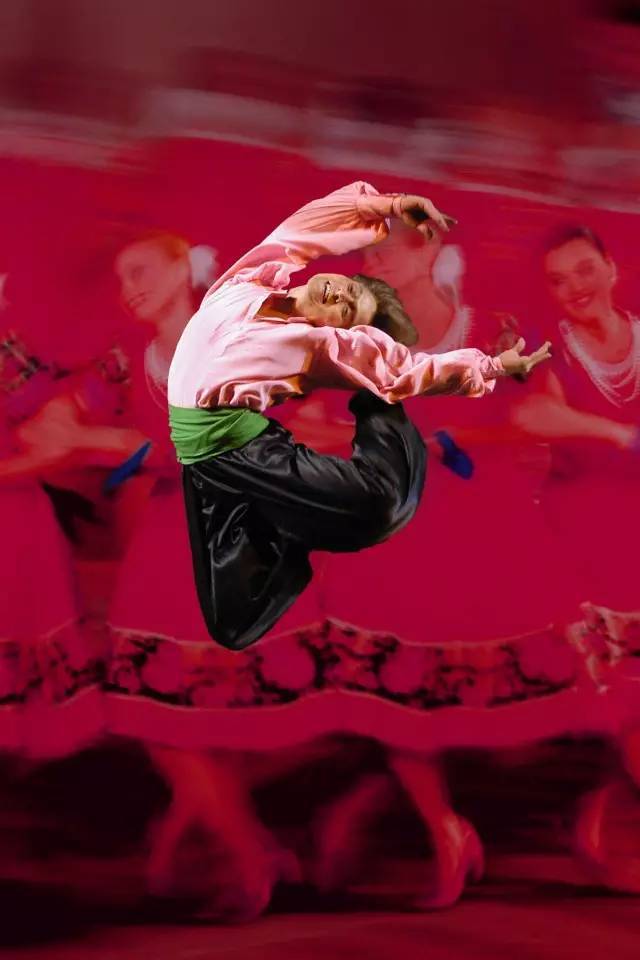 俄罗斯舞蹈手机版(俄罗斯舞蹈基本动作视频教学)-第1张图片-QuickQ官网